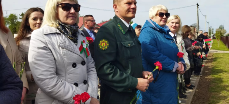 Торжественный митинг «Победный май» проходит в Крупках на мемориальном комплексе в память погибших земляков.