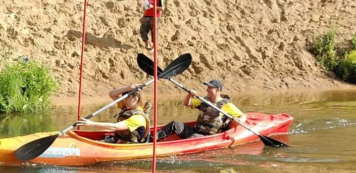 Один из этапов слёта — соревнование по технике водного туризма.